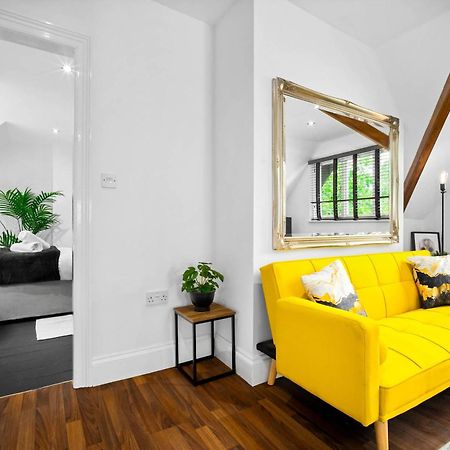 Stylish Apartment - Parking - Outdoor Terrace - Wolverhampton - Netlix - Wifi - 9Bpc Esterno foto