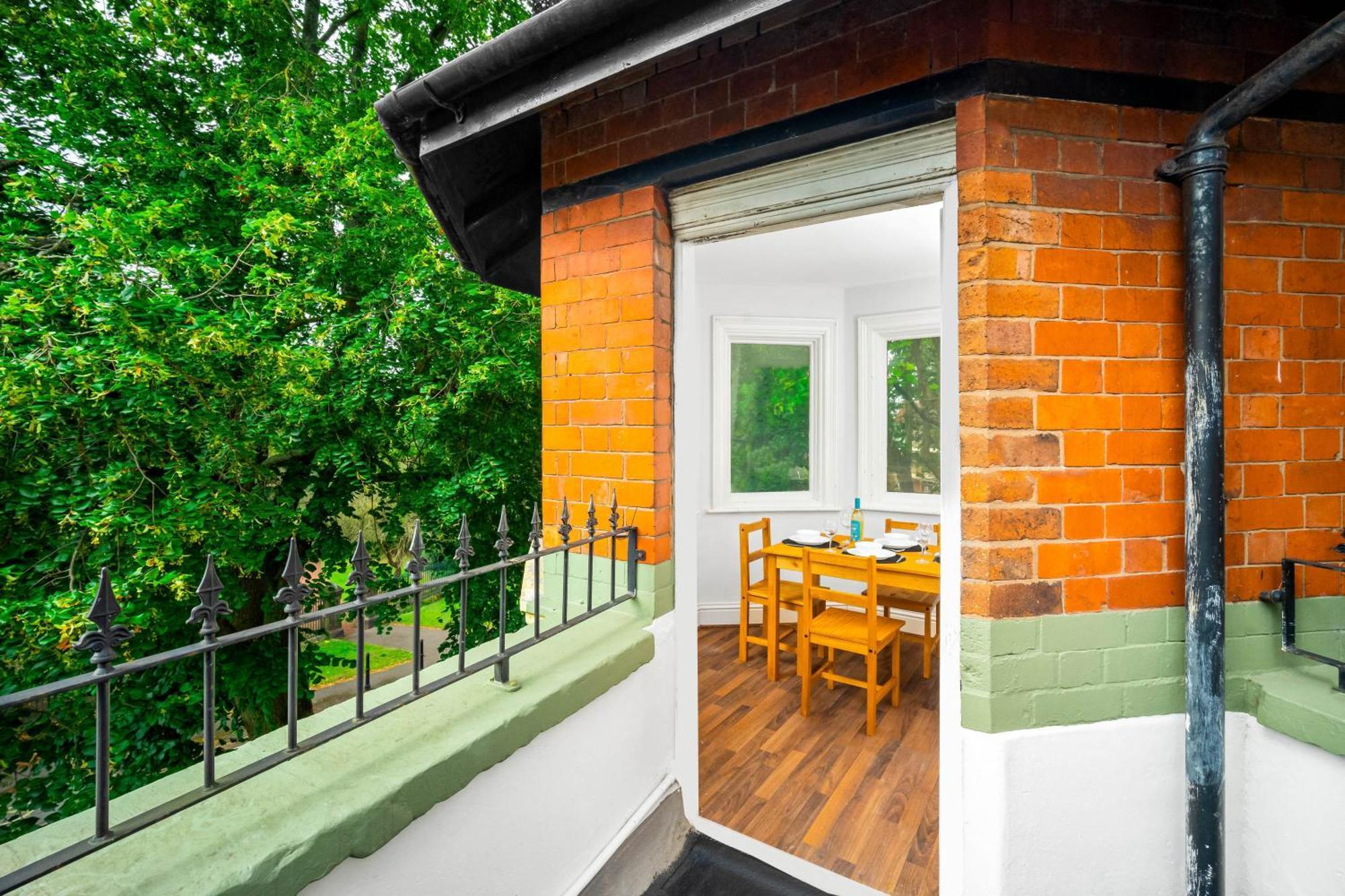 Stylish Apartment - Parking - Outdoor Terrace - Wolverhampton - Netlix - Wifi - 9Bpc Esterno foto